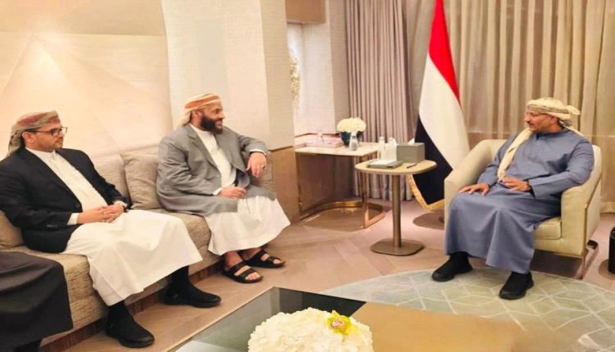 اسرار اليمن | وزير الأوقاف ينشر تفاصيل لقاءه بطارق صالح